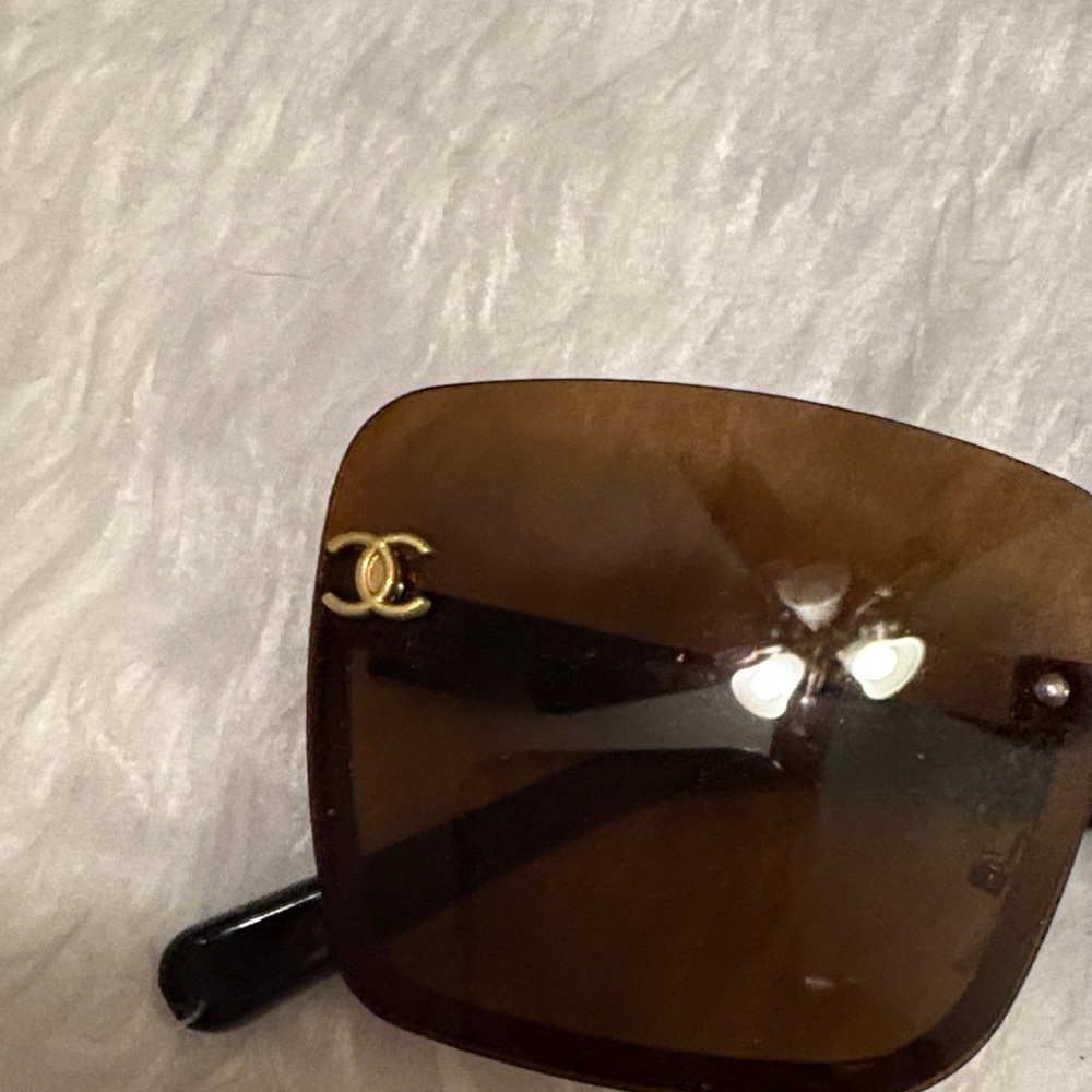 Fashion Tortoise Shell Sunglasses - Picture 3 of 6